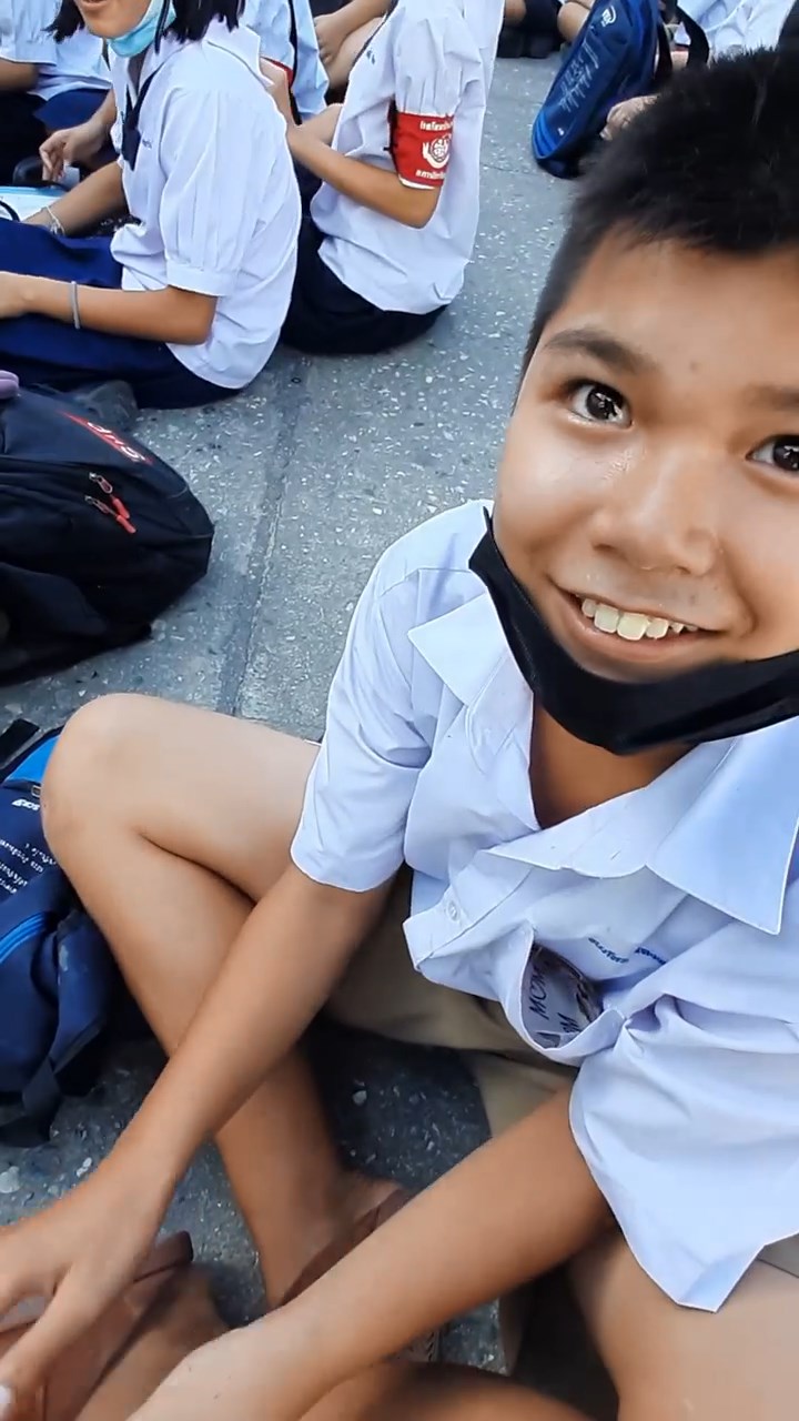 กินข้าวในแถว